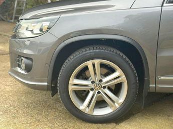 Volkswagen Tiguan 2.0 TDI BlueMotion Tech R-Line DSG 4WD Euro 5 (s/s) 5dr