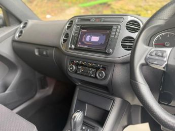 Volkswagen Tiguan 2.0 TDI BlueMotion Tech R-Line DSG 4WD Euro 5 (s/s) 5dr