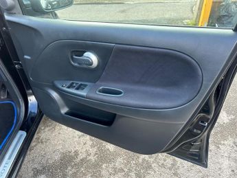 Nissan Note 1.6 16V n-tec Auto Euro 5 5dr