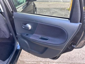 Nissan Note 1.6 16V n-tec Auto Euro 5 5dr