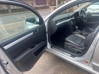 Skoda Superb 2.0 TDI Elegance DSG Euro 5 5dr