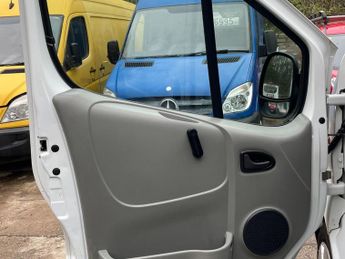 Vauxhall Vivaro 2.0 2700 CDTi FWD L1 4dr