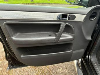 Volkswagen Touareg 5.0 TDI V10 DPF R50 5dr