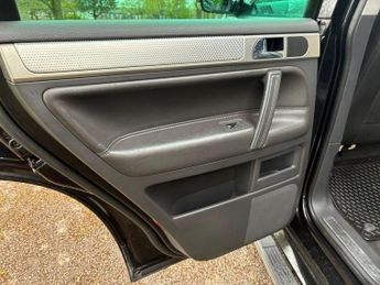Volkswagen Touareg 5.0 TDI V10 DPF R50 5dr