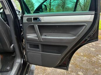 Volkswagen Touareg 5.0 TDI V10 DPF R50 5dr