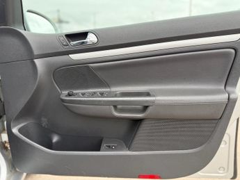 Volkswagen Golf 2.0 TDI GT DSG 5dr