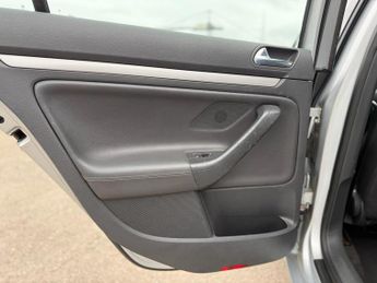Volkswagen Golf 2.0 TDI GT DSG 5dr