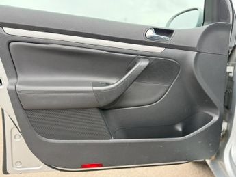 Volkswagen Golf 2.0 TDI GT DSG 5dr