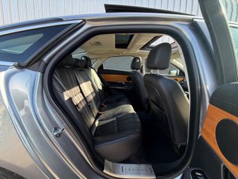 Jaguar XJ 3.0d V6 Luxury Auto Euro 5 (s/s) 4dr