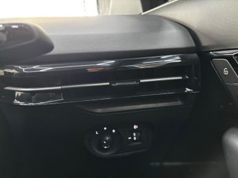 MG MG4 51kWh SE Auto 5dr