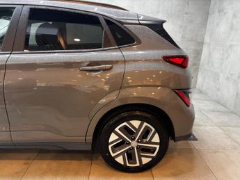 Hyundai KONA 64kWh Premium Auto 5dr (10.5kW Charger)