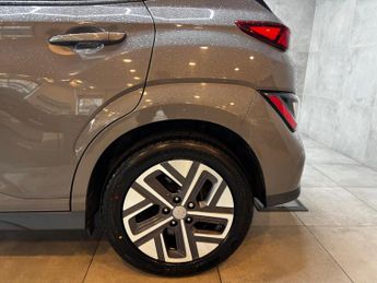 Hyundai KONA 64kWh Premium Auto 5dr (10.5kW Charger)