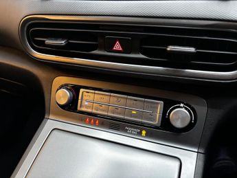 Hyundai KONA 64kWh Premium Auto 5dr (10.5kW Charger)