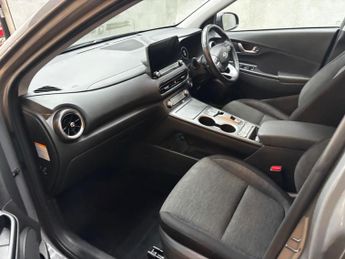 Hyundai KONA 64kWh Premium Auto 5dr (10.5kW Charger)