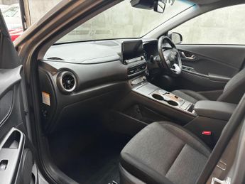 Hyundai KONA 64kWh Premium Auto 5dr (10.5kW Charger)