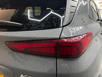 Hyundai KONA 64kWh Premium Auto 5dr (10.5kW Charger)
