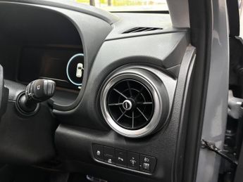 Hyundai KONA 64kWh Premium Auto 5dr (10.5kW Charger)