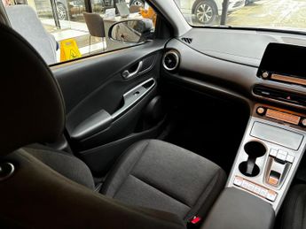 Hyundai KONA 64kWh Premium Auto 5dr (10.5kW Charger)