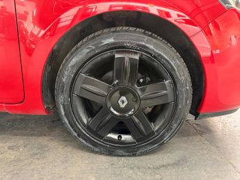 Renault Clio 1.2 Dynamique TomTom Euro 5 5dr