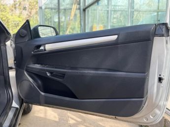 Vauxhall Astra 1.8i Sport Twin Top 2dr