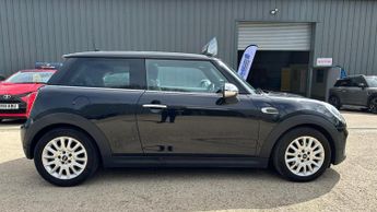 MINI Hatch 1.5 Cooper Auto Euro 6 (s/s) 3dr