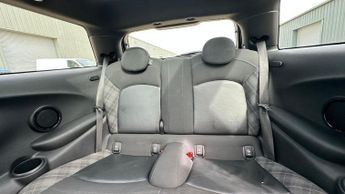 MINI Hatch 1.5 Cooper Auto Euro 6 (s/s) 3dr