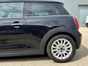 MINI Hatch 1.5 Cooper Auto Euro 6 (s/s) 3dr