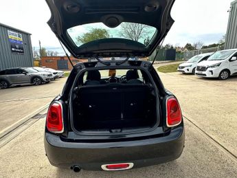 MINI Hatch 1.5 Cooper Auto Euro 6 (s/s) 3dr