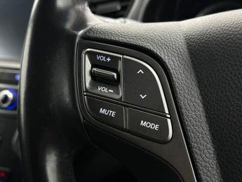 Hyundai Santa Fe 2.2 CRDi Blue Drive Premium Auto 4WD Euro 6 (s/s) 5dr (7 Seat)