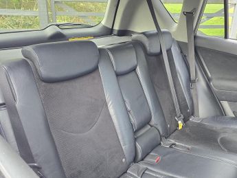 Toyota RAV4 2.2 D-CAT SR SUV 5dr Diesel Auto 4WD Euro 5 (150 ps)