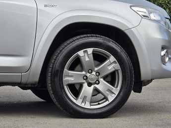 Toyota RAV4 2.2 D-CAT SR SUV 5dr Diesel Auto 4WD Euro 5 (150 ps)