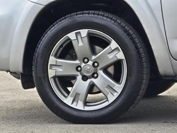 Toyota RAV4 2.2 D-CAT SR SUV 5dr Diesel Auto 4WD Euro 5 (150 ps)