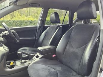 Toyota RAV4 2.2 D-CAT SR SUV 5dr Diesel Auto 4WD Euro 5 (150 ps)