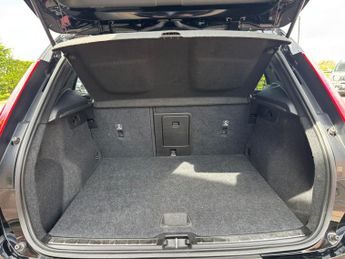 Volvo XC40 2.0 D4 R-Design Pro Auto AWD Euro 6 (s/s) 5dr