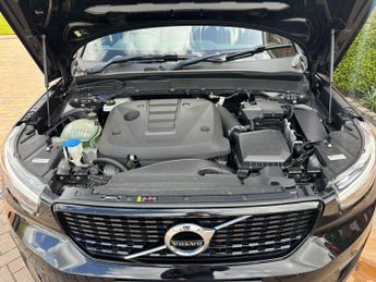 Volvo XC40 2.0 D4 R-Design Pro Auto AWD Euro 6 (s/s) 5dr