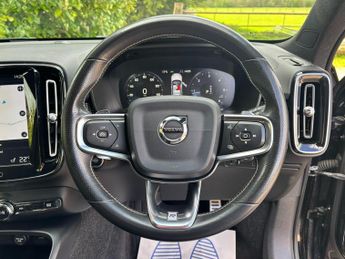 Volvo XC40 2.0 D4 R-Design Pro Auto AWD Euro 6 (s/s) 5dr