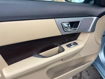 Jaguar XF 2.2d Luxury Auto Euro 5 (s/s) 4dr