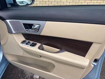 Jaguar XF 2.2d Luxury Auto Euro 5 (s/s) 4dr