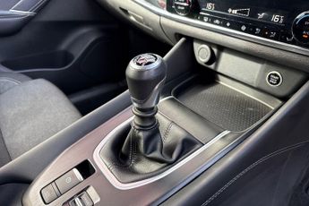 Nissan Qashqai 1.3 DIG-T (140ps) N-Connecta [Glass Roof]