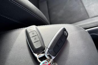 Nissan Qashqai 1.3 DIG-T (140ps) N-Connecta [Glass Roof]