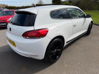 Volkswagen Scirocco 2.0 TDI BlueMotion Tech DSG Euro 5 (s/s) 3dr (Nav)