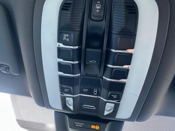 Porsche Macan 2.0T PDK 4WD Euro 6 (s/s) 5dr