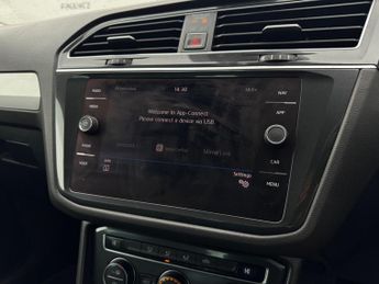Volkswagen Tiguan 2.0 TDI SE Navigation DSG 4Motion Euro 6 (s/s) 5dr