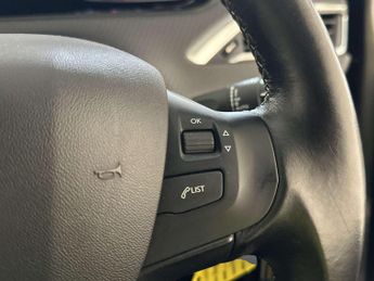 Peugeot 208 1.2 PureTech Tech Edition Hatchback 5dr Petrol Manual Euro 6 (s/