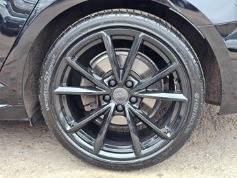 Audi A4 Avant 2.0 TFSI 40 Black Edition S Tronic Euro 6 (s/s) 5dr