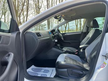 Volkswagen Jetta 2.0 TDI Sport DSG Euro 5 4dr