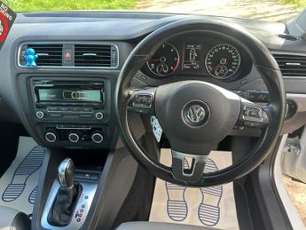 Volkswagen Jetta 2.0 TDI Sport DSG Euro 5 4dr