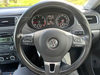 Volkswagen Jetta 2.0 TDI Sport DSG Euro 5 4dr