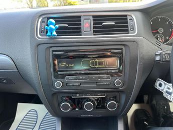 Volkswagen Jetta 2.0 TDI Sport DSG Euro 5 4dr