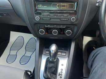 Volkswagen Jetta 2.0 TDI Sport DSG Euro 5 4dr